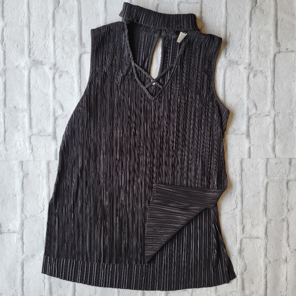 Jennie & Marlis black sleeveless ribbed top with criss-cross front size large